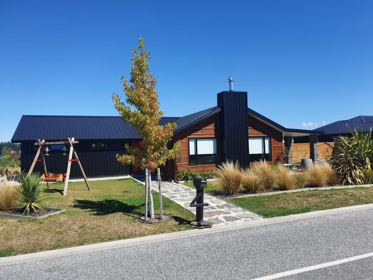 Villa Hawea Heaven: Superking Beds + Hot Tub + Mountain à Wanaka Extérieur photo